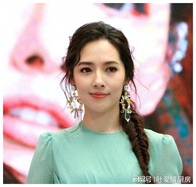 高的10位明星妻子哪位明星的老婆最漂亮ayx爱游戏体育网页版入口娱乐圈颜值最(图34)