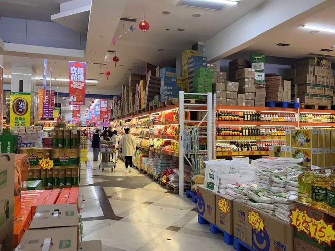 零售：三线+量贩零食店AYX爱游戏经销商入局(图4)