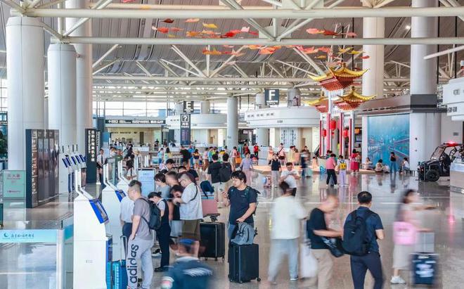 ：广州白云跌落第二旅客量仅7678万人次ayx爱游戏app中国第一大机场“易主”(图5)