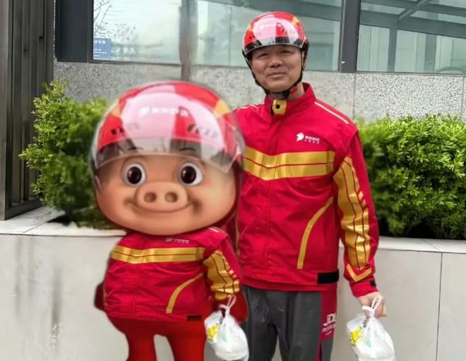 强东曾和王兴共聚晚餐；马斯克：5 年内机器人将超越外科医生 极客早知道爱游戏(ayx)中国网站阿里开源新一代通义千问模型 Qwen3；传刘(图8)